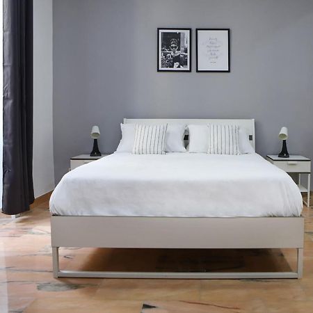 Modern Apartment At Piazza Del Gesu' By Wonderful Italy 나폴리 외부 사진