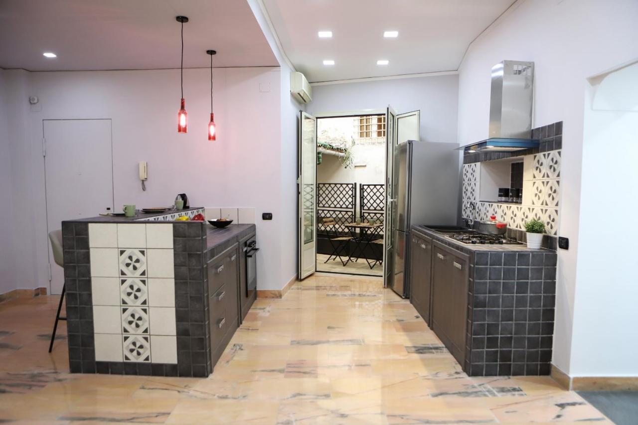 Modern Apartment At Piazza Del Gesu' By Wonderful Italy 나폴리 외부 사진