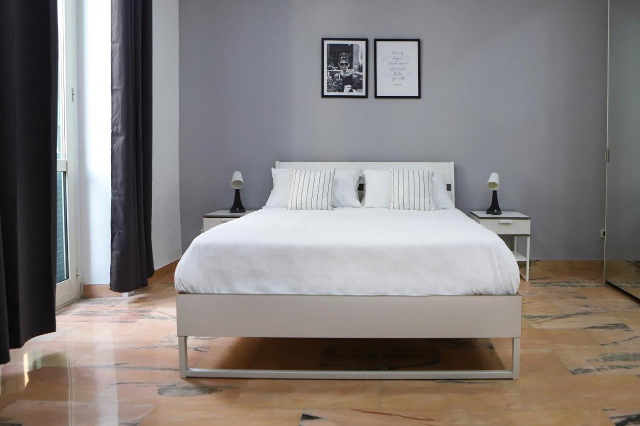 Modern Apartment At Piazza Del Gesu' By Wonderful Italy 나폴리 외부 사진