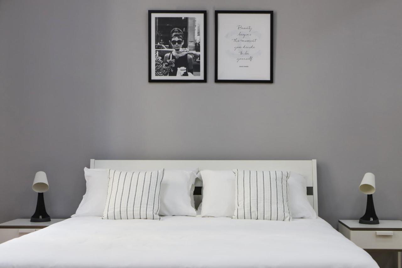 Modern Apartment At Piazza Del Gesu' By Wonderful Italy 나폴리 외부 사진