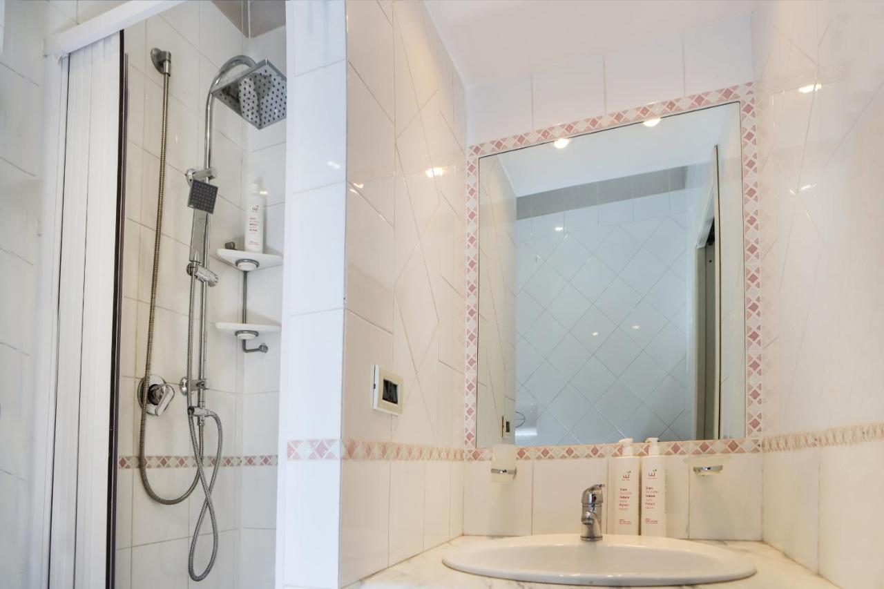 Modern Apartment At Piazza Del Gesu' By Wonderful Italy 나폴리 외부 사진