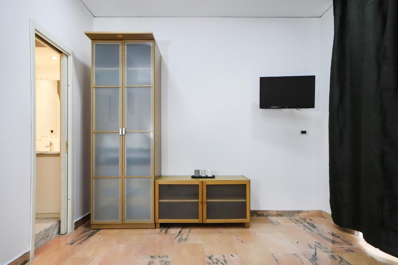 Modern Apartment At Piazza Del Gesu' By Wonderful Italy 나폴리 외부 사진